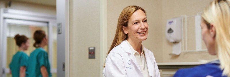 MSK thoracic surgeon Daniela Molena with a patient