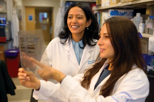 Dr. Karuna Ganesh and Elizabeth Benitez in the lab.